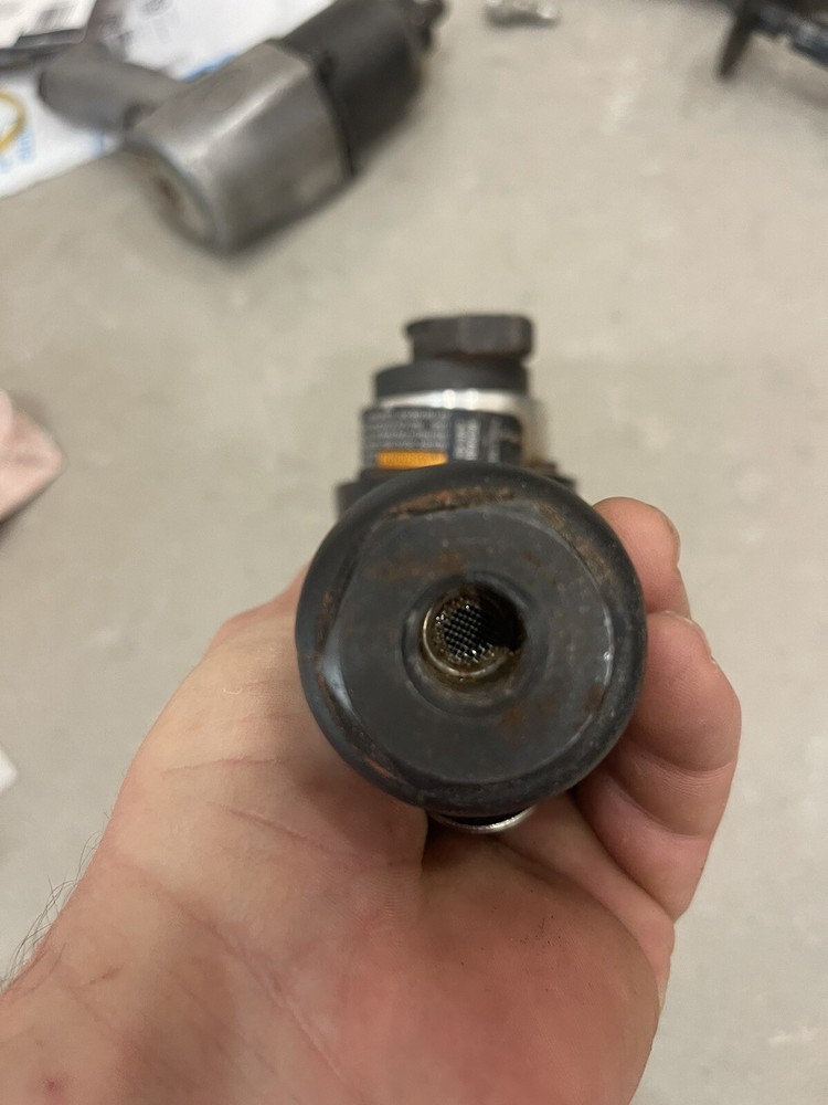 Central Pneumatic 6" Dual Action Air Sander (68152) TOOL ONLY