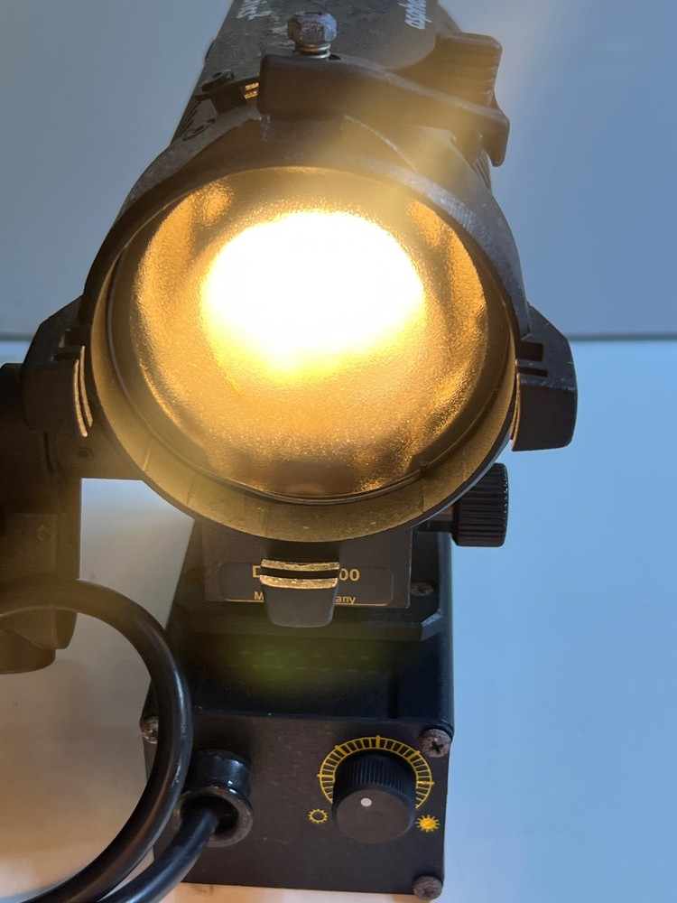 Dedolight DLHM4-300 Classic 24V 150W Video light