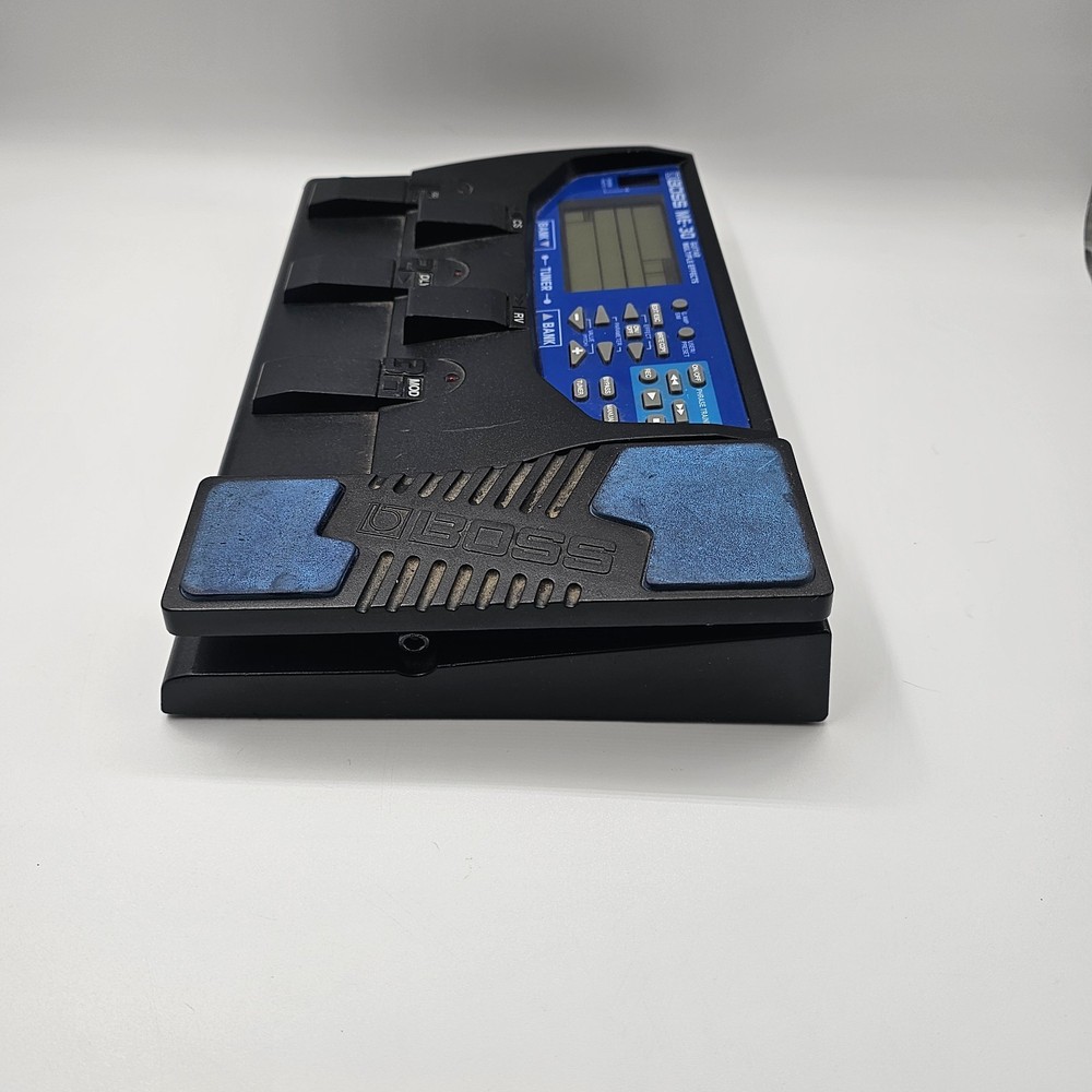 Boss ME-30 Guitar Multi-Effects Processor Turns on with Batteries No AC Adapter