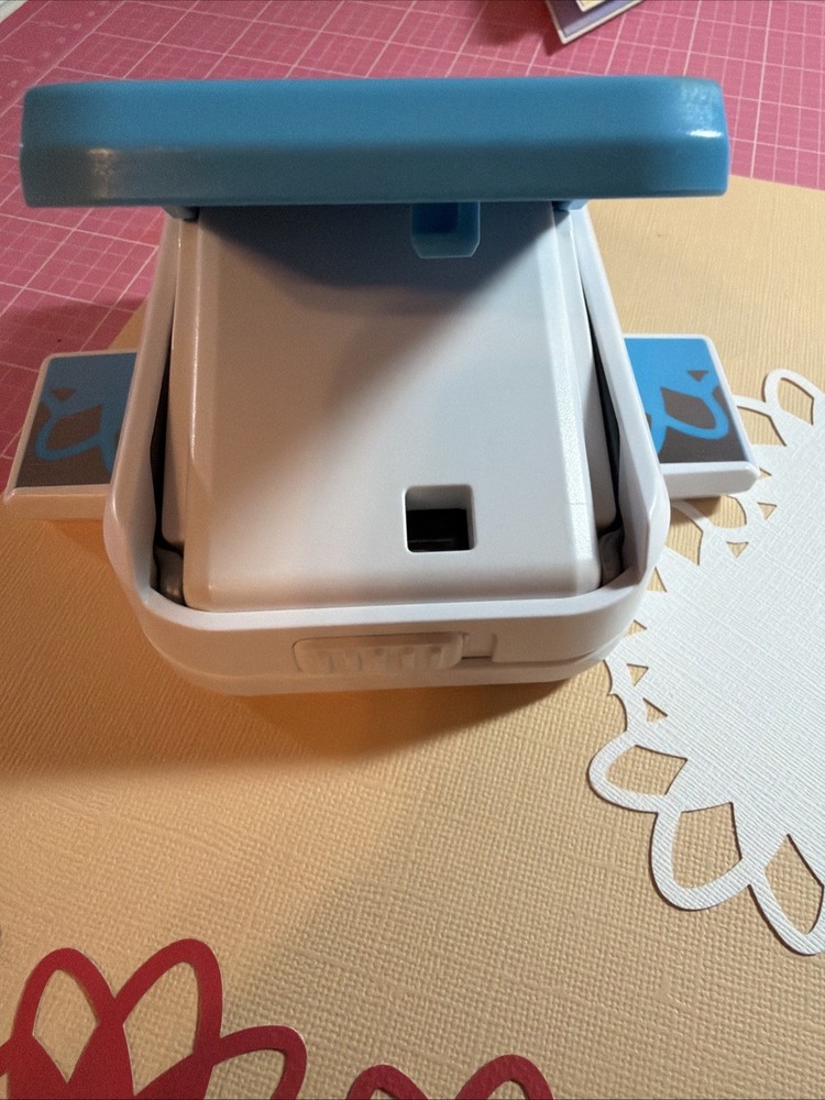 Creative Memories PETAL FRAME/BORDER Punch - MINT No Box!