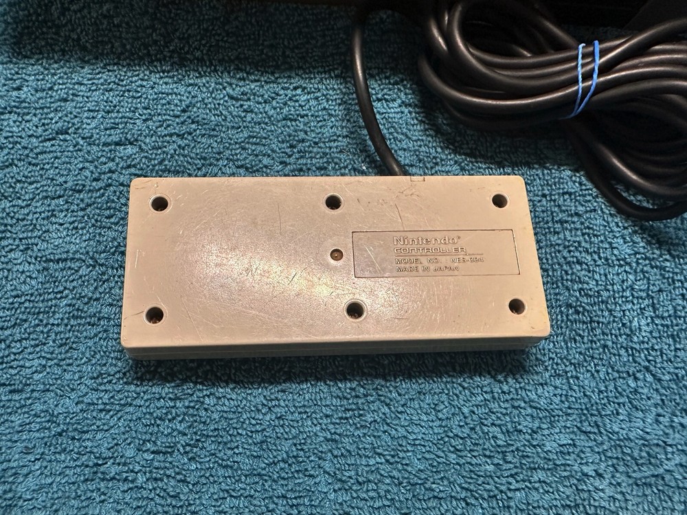 Nintendo NES System Mario Games 2 Controllers Zapper Cords Tested