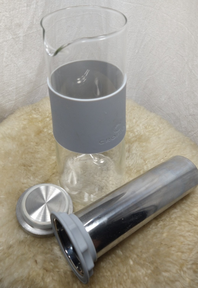 CROFTON COLD BREW COFFEE SYSTEM GLASS STORAGE PITCHER & REUSABLE STEEL FILTER