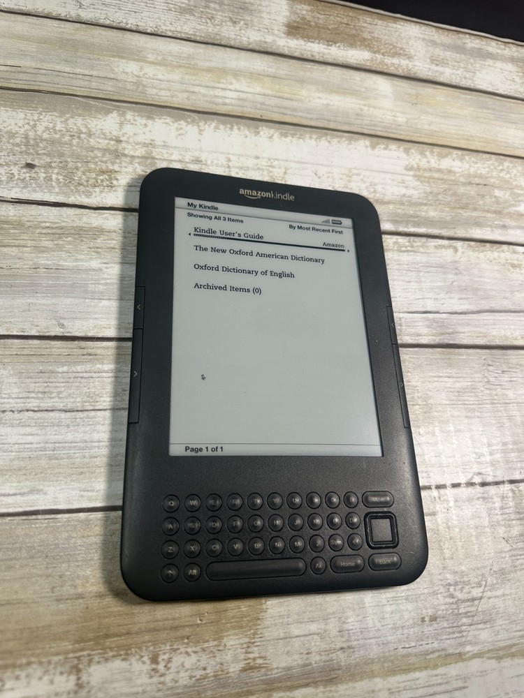 Amazon Kindle Keyboard 3rd Gen D00901 Bundle w/New Battery Works read!