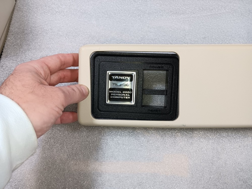 TANDY TRS-80 MODEL 2000 EXACT BROKEN POST/LABEL -EMPTY FRONT PANEL-CLEAN-SEE ALL