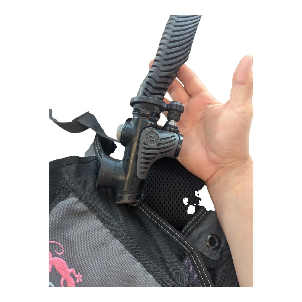 Aqualung Zuma - Size Small/Medium - 2 Patches