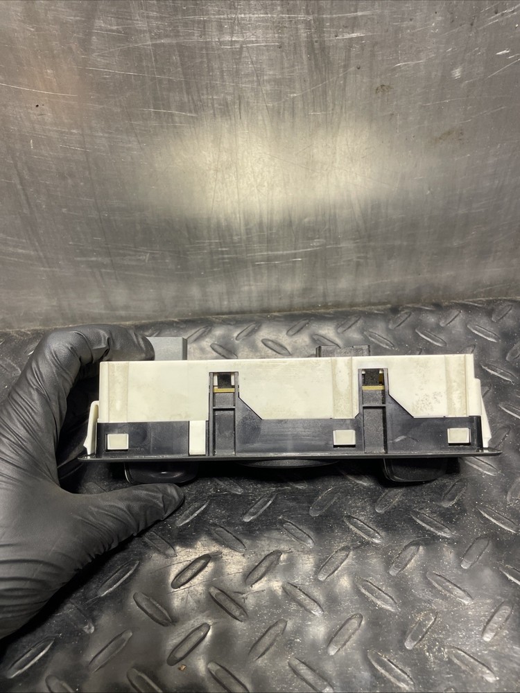Q21-1122 PETERBILT 579 TEMPERATURE CONTROL