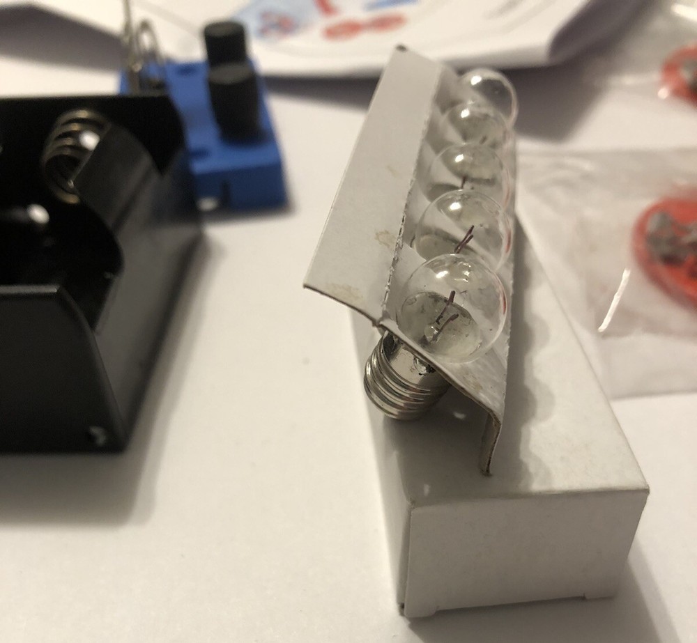 Eisco Labs Basic Beginner Circuit Kit Teaching Series Parallel Circuits Experim.