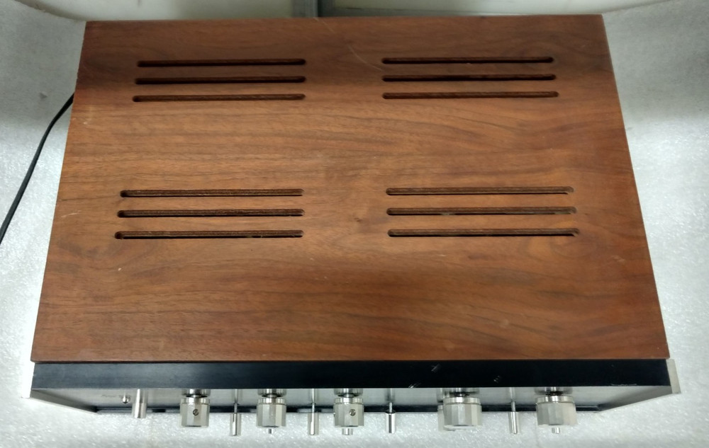 Sansui AU-555A Solid State Stereo Amplifier