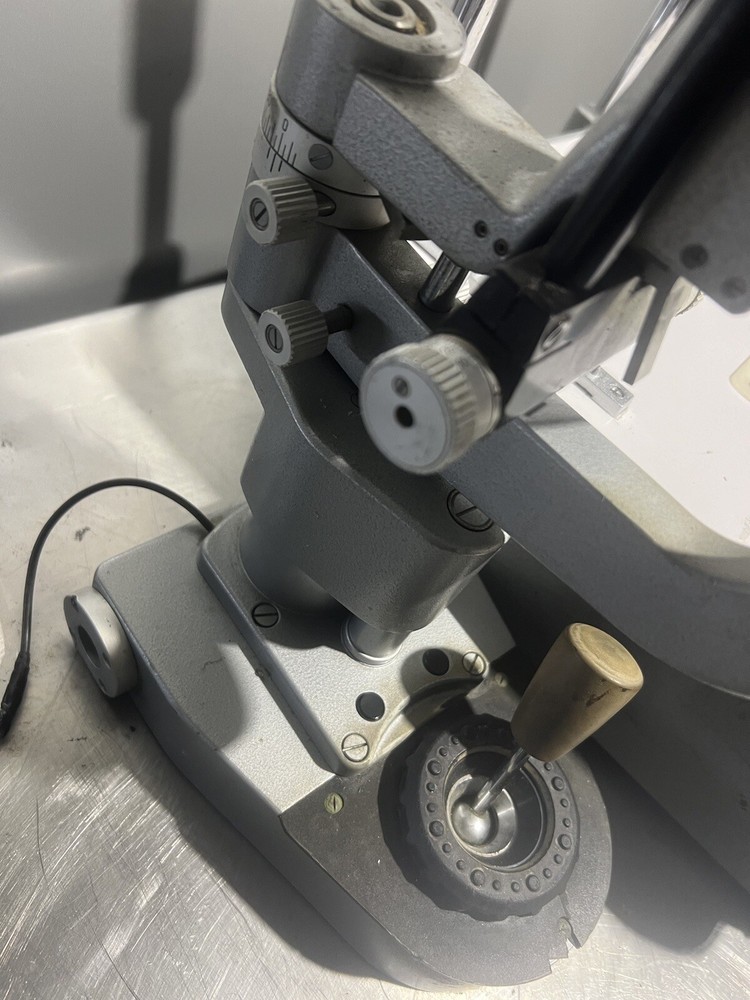 Marco Slit Lamp An Table