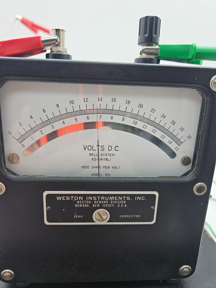 Astron SL-11A linear power supply 13.8DC, 11Amp