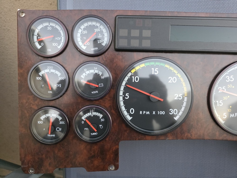 Freightliner Century Cluster Dash Panel A22-48313-011