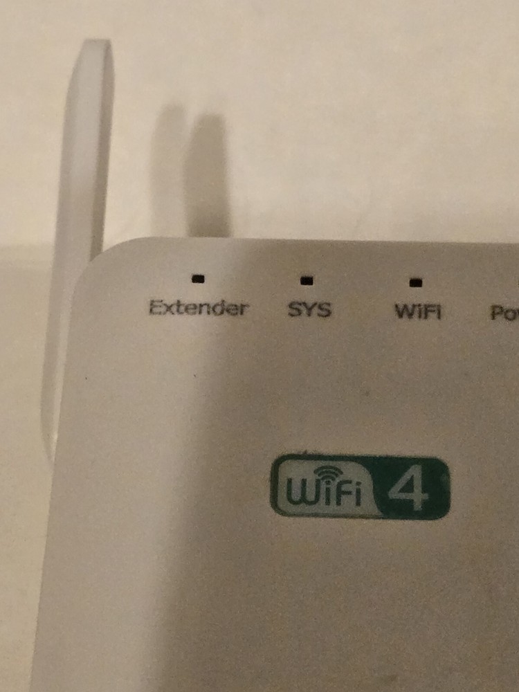 Wireless Range Extender Wifi Repeater 300 MBPS White Electronics Internet Used