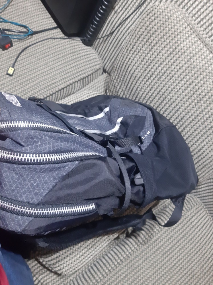 The North Face - Recon Backpack Pre-Owned Great Condition