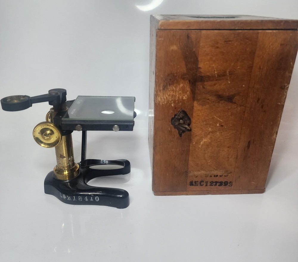 E LEITZ WETZLAR MICROSCOPE OBJECTIVE INSPECTION VIEWING STAND BASE HOLDER CASE