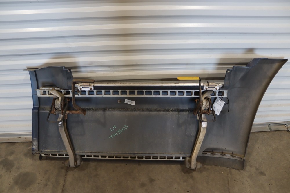 2008-2017 FREIGHTLINER CASCADIA 125 LEFT FORWARD FAIRING STEP FRAME PANEL OEM