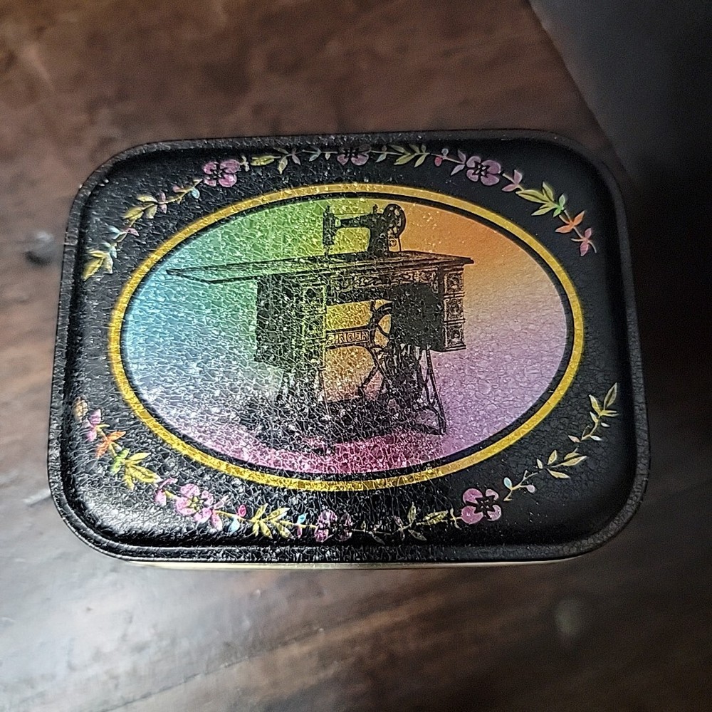 Tin singer sewing machine small trinket Box Sewing Buttons tiny 4"x3" 2.5" Tall