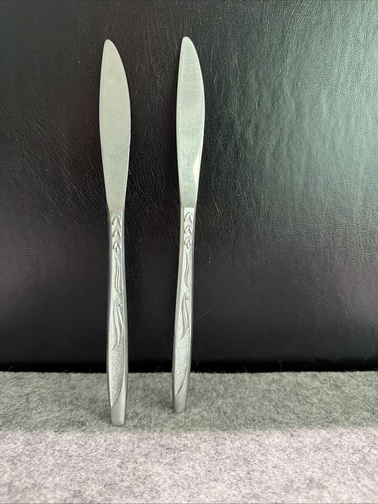 2 Ekco Eterna Mary Jane Stainless Flatware Knives