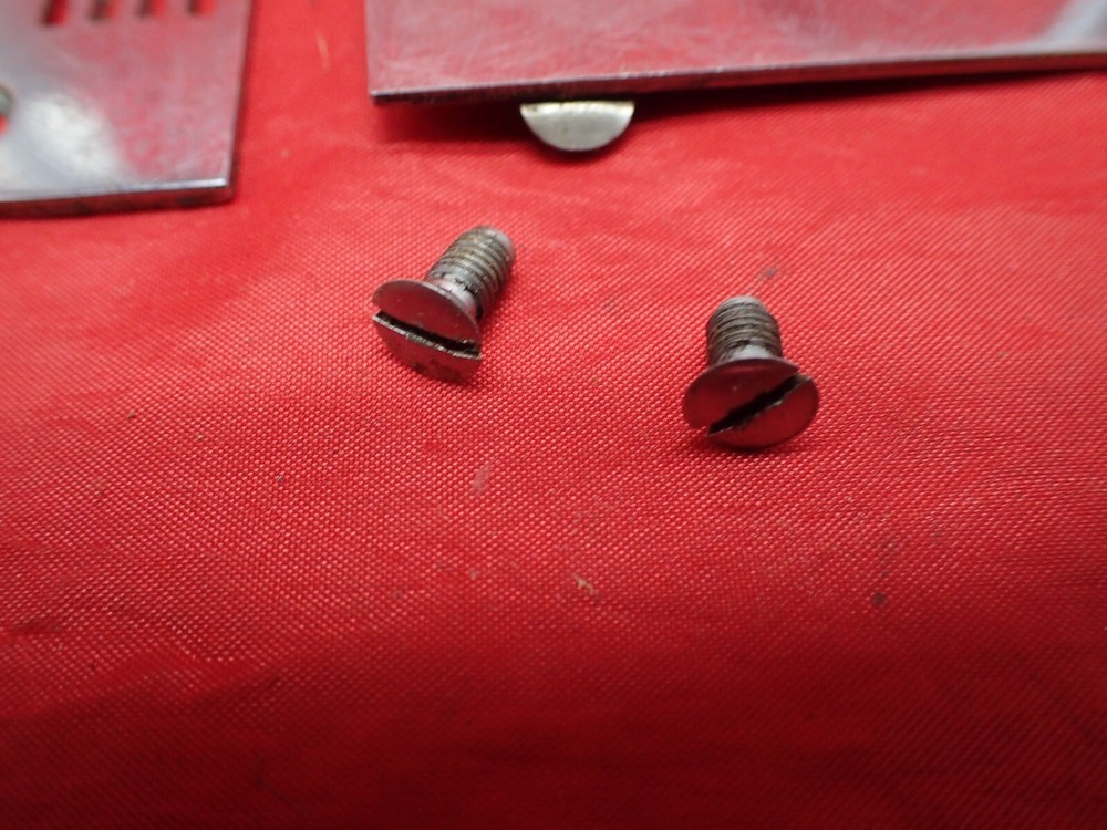 VINTAGE Wards URR SEWING MACHINE Bobbin & Needle Plates