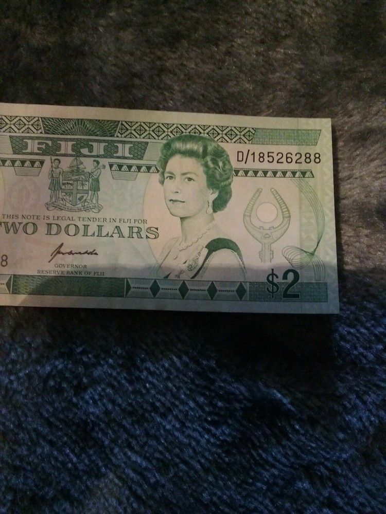 FIJI TWO DOLLARS NOTE No. D/ 18526288 EXCELLENT CONDITION