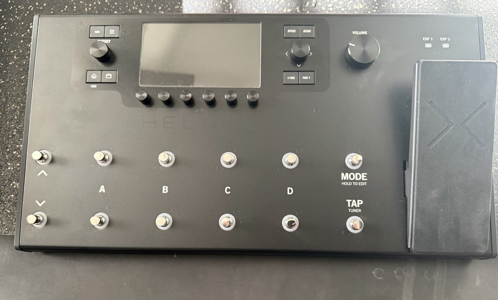 Line 6 Helix LT Guitar Multi-Effects Processor W/ Expression Pedal Excellent