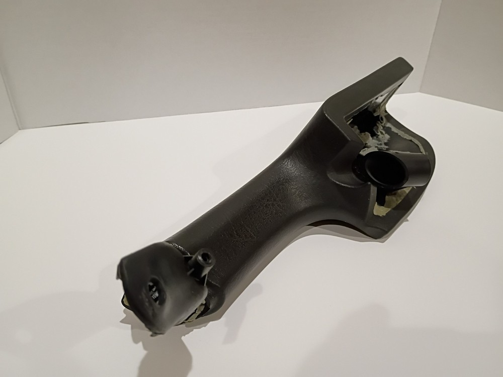 2002-2009 Chevy Trailblazer Armrest Left Driver black 2003 2004 2005 2006 07 08