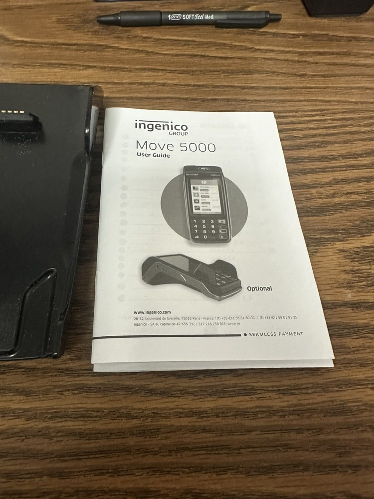 Ingenico Move 5000 w/ Base