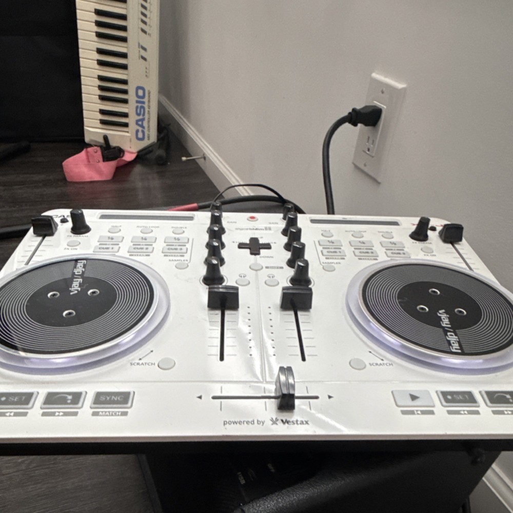 Casio XW-J1 Double Deck DJ Controller, Loop/Sampler, Built-in Mixer, White