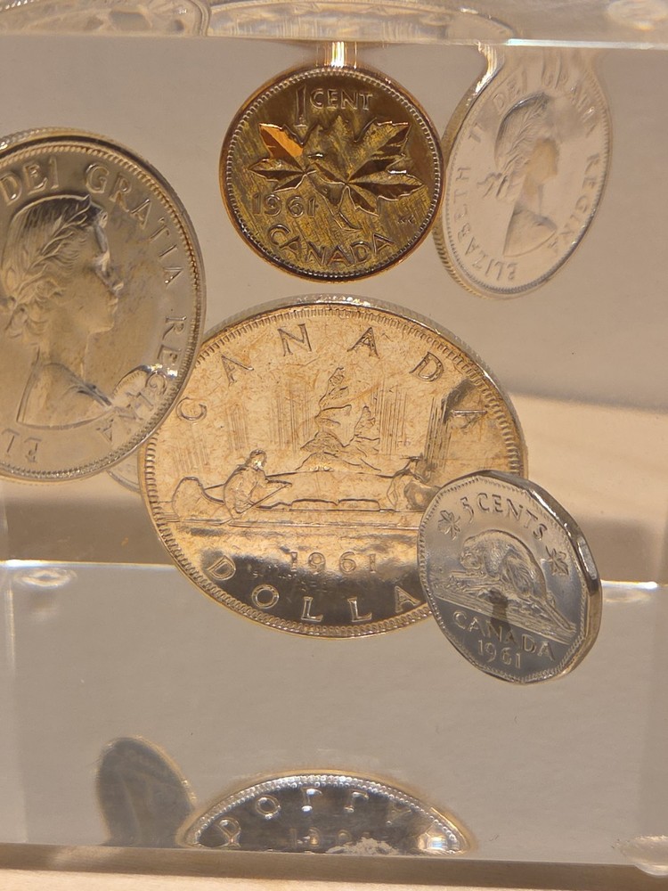 Display Cube With 1961 Dollar, Half Dollar, Quarter, Dime And Cent Canada, Ms...
