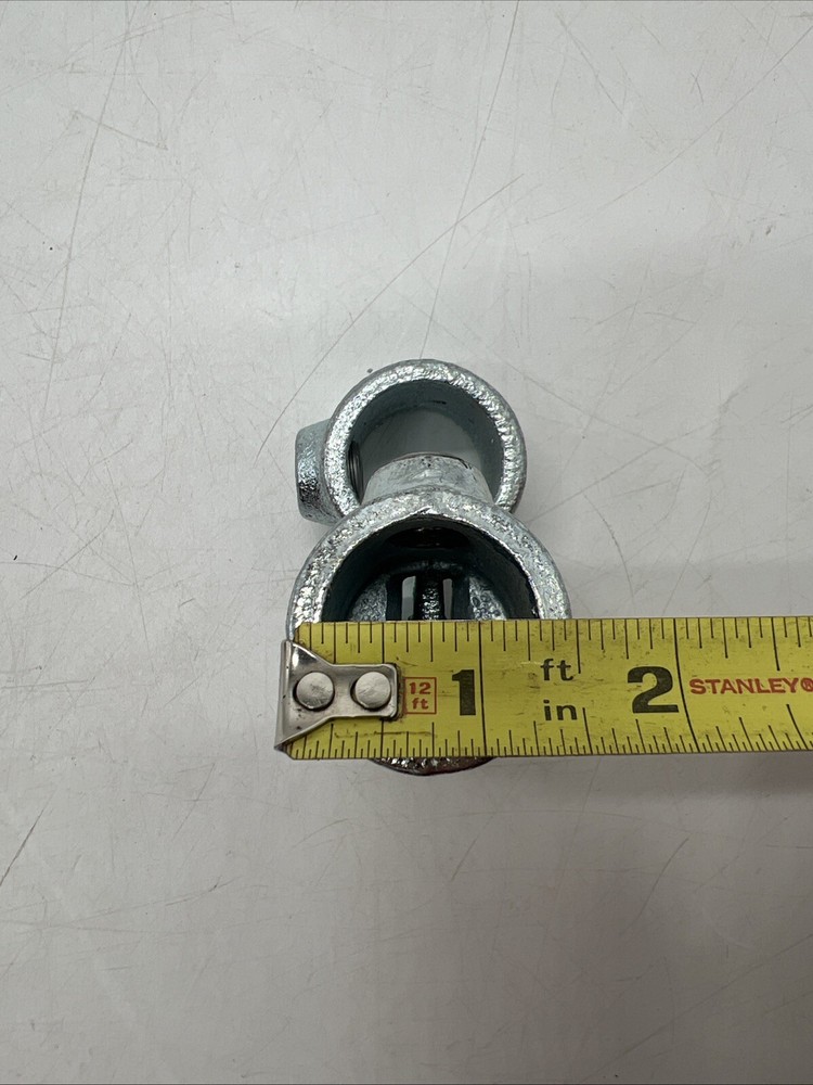 PRO-SAFE Galvanized Swivel Socket Fittin for Structural Pipe Rail: 3/4" Pipe