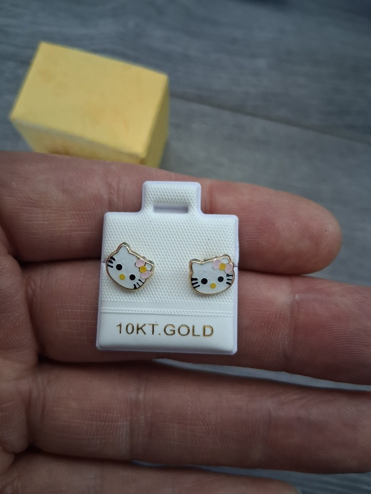 hello kitty aretes broquel de oro de 10K.
