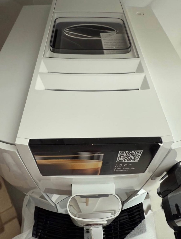Jura E8 Automatic Coffee Machine Piano White