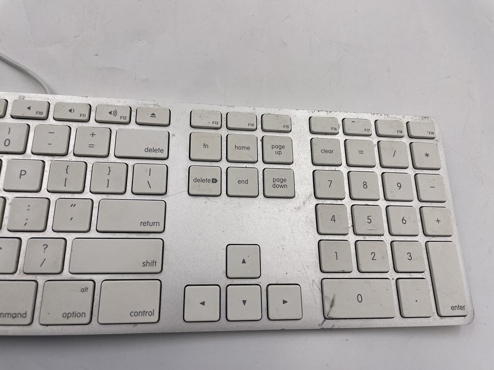 Apple A1243 USB Wired Standard Keypad - White