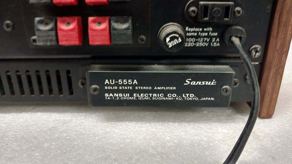 Sansui AU-555A Solid State Stereo Amplifier