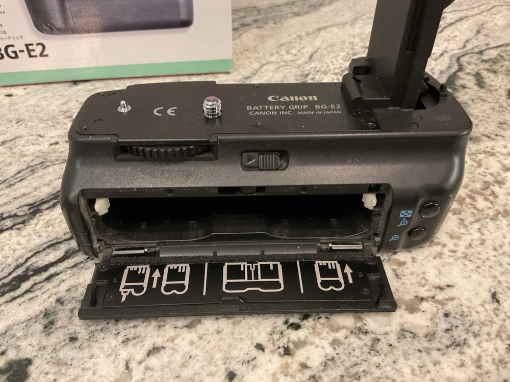 Canon BG-E2 Battery Grip for 20D, 30D Boxed