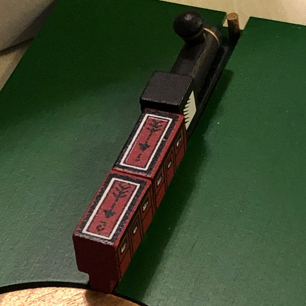 Puzzle Maker International PUT THE TRAIN IN LINE Brain Teaser