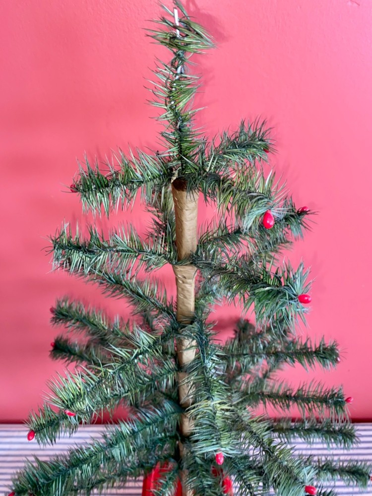 25" Feather Tree, 36 Branches, Nice Quality, Christmas!