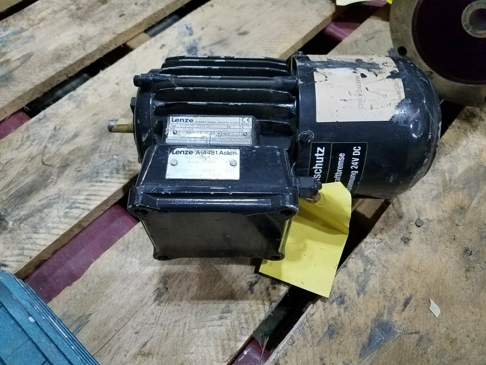 Lenze DERRBR 063-12 Motor