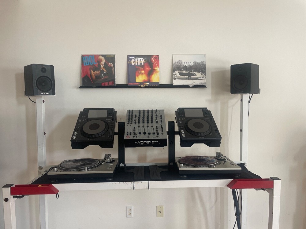 All-in-one Desktop DJ Workstation