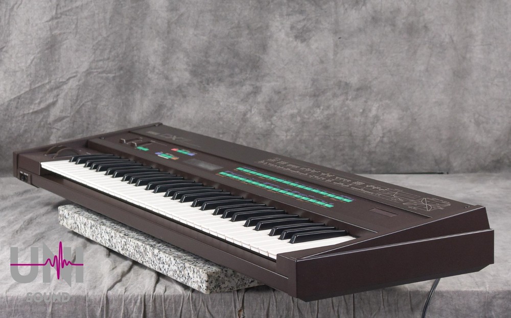 YAMAHA DX7 Digital Programmable Algorithm Synthesizer in Very Good Condition