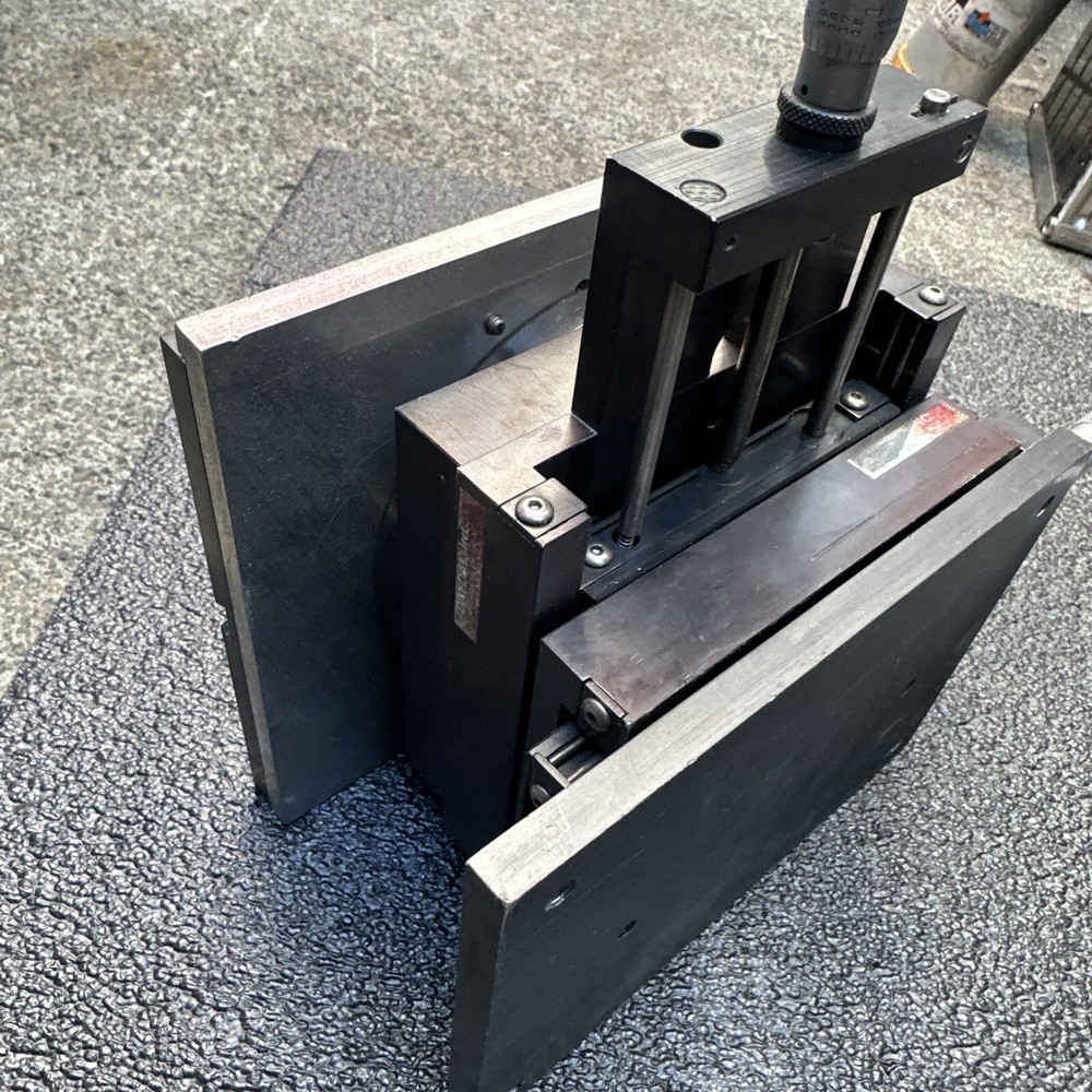 Daedal XY and Top Rotation Micropositioner