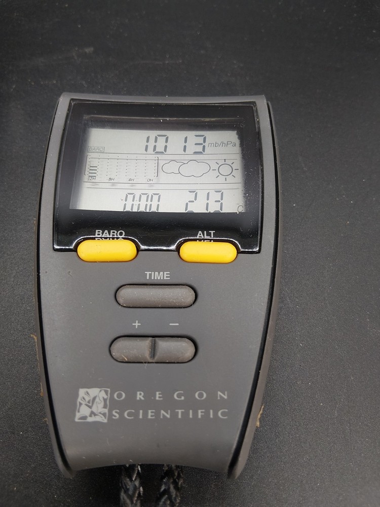 OREGON SCIENTIFIC BAROMETER AND ALTIMETER MODEL EB-833
