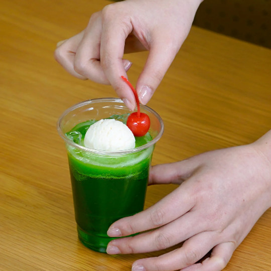 【Melon Soda Float】 food sample replica DIY kit ”Samplen” - From Japan