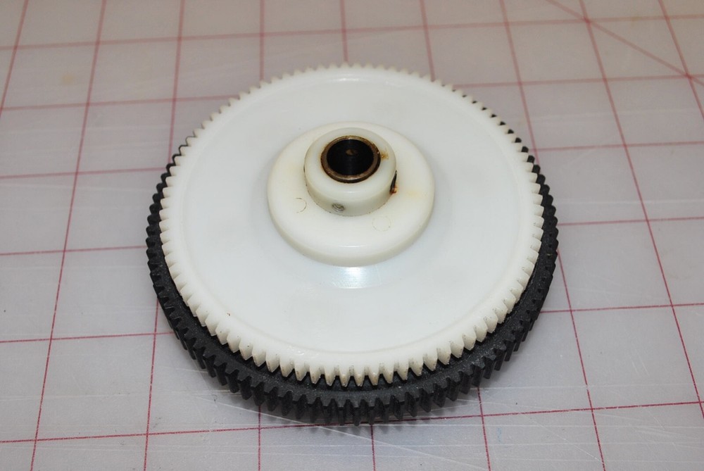 Hirobo Freya .90 main drive gear and one-way, nice.
