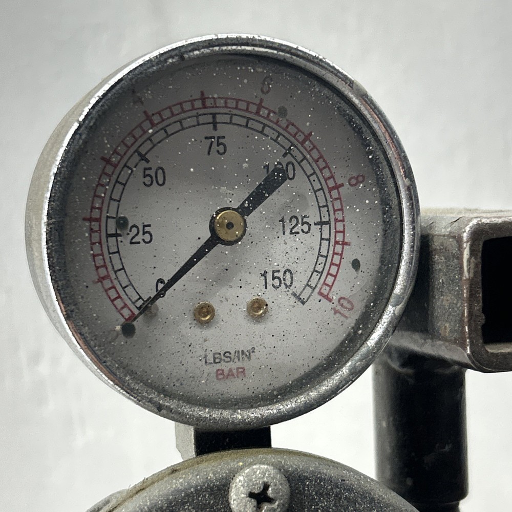 Devilbis Pressure Pot. 2 Gallon Paint Pressure Pot.