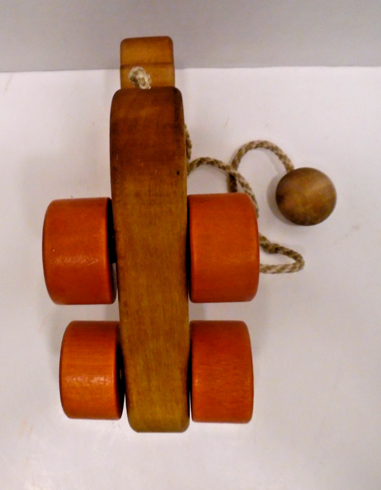 Vintage Wooden Duck Pull Toy Simplific and Safe