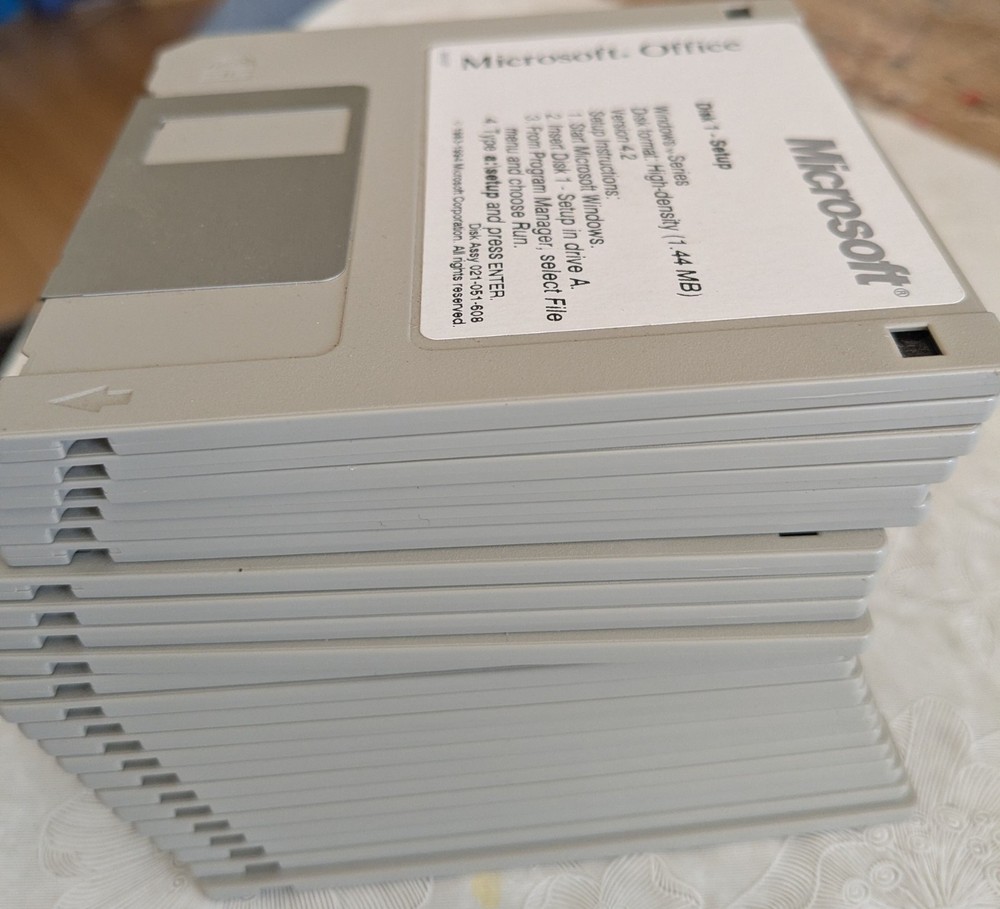 Early Microsoft Office Version 4.2 23 Floppy Discs 3.5" 1983-1994 Vntg software