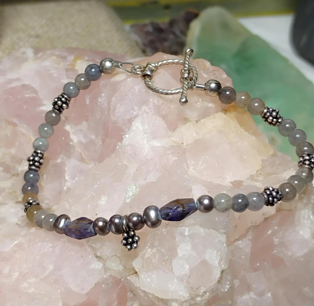 Small Blue Toned Beaded Agate Bracelet