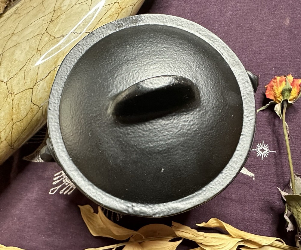 Cast Iron Cauldron With Lid And Handle, Black Cauldron