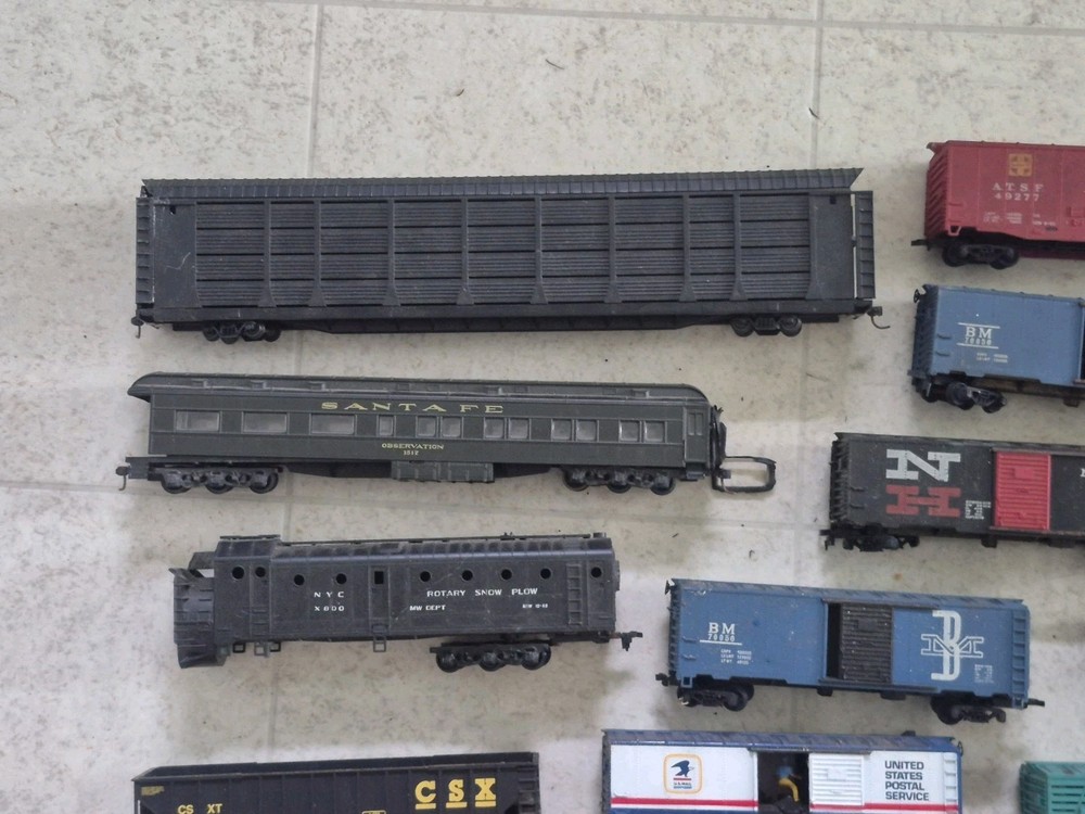 HO Scale Assorted Rolling Stock Cars Lot