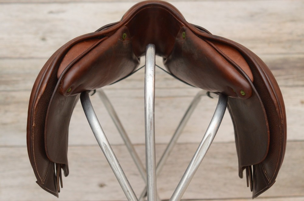 Stunning 2015 17.5" Devoucoux Biarritz saddle for sale!